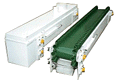 Side-wall conveyor with integrated cleaning brush