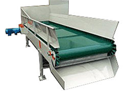Belt conveyor with side-wall belt