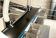 Sorting conveyor with suction equipment